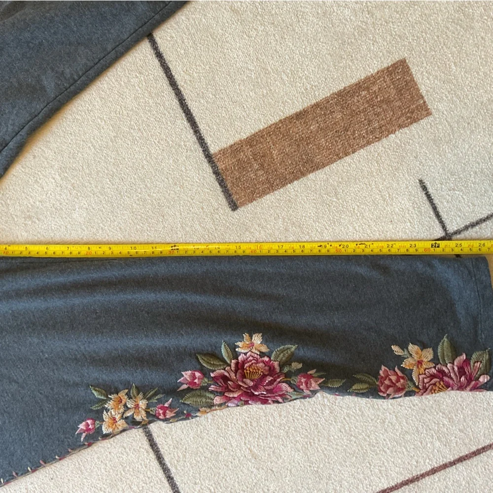 Johnny Was Floral Embroidered Leggings - Gray - Picture 7 of 8
